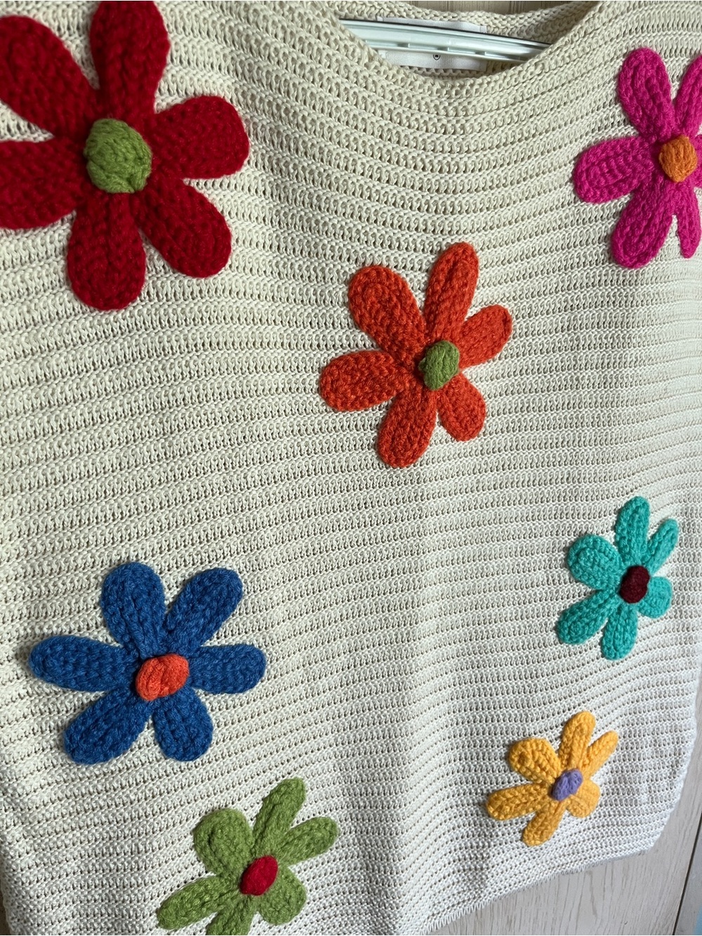 IMPRESSIONS BLOSSOMS AROUND EMBROIDERED Sleeveless SWEATER TOP SZ Medium - Picture 4 of 9